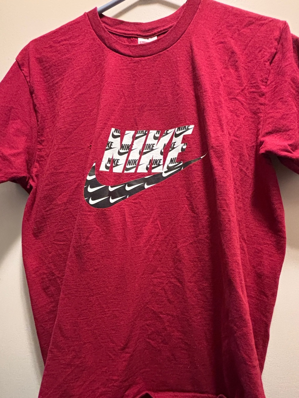 NIKE Surpreme Men’s T-shirt Size Medium
